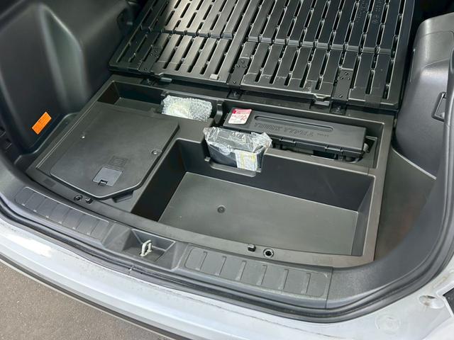 エクリプスクロスＰＨＥＶ Ｇ　衝突軽減ブレーキ　車速追従クルーズコントロール　車線逸脱警報　ナビ　Ｂｌｕｅｔｏｏｔｈ　バックカメラ　スマートキー　ＥＴＣ　１８インチＡＷ　ＬＥＤヘッドライト　シート＆ステアリングヒーター　ドラレコ（22枚目）