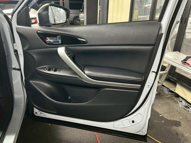 エクリプスクロスＰＨＥＶ Ｇ　衝突軽減ブレーキ　車速追従クルーズコントロール　車線逸脱警報　ナビ　Ｂｌｕｅｔｏｏｔｈ　バックカメラ　スマートキー　ＥＴＣ　１８インチＡＷ　ＬＥＤヘッドライト　シート＆ステアリングヒーター　ドラレコ（24枚目）