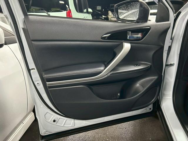 エクリプスクロスＰＨＥＶ Ｇ　衝突軽減ブレーキ　車速追従クルーズコントロール　車線逸脱警報　ナビ　Ｂｌｕｅｔｏｏｔｈ　バックカメラ　スマートキー　ＥＴＣ　１８インチＡＷ　ＬＥＤヘッドライト　シート＆ステアリングヒーター　ドラレコ（25枚目）