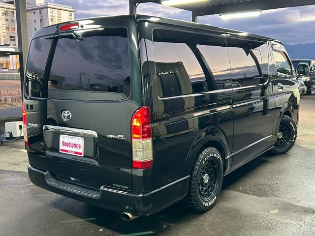 ハイエースバン ロングスーパーＧＬ　ベッドキット　ナビＴＶ　フリップダウンモニター　バックカメラ　ドラレコ　デイトナホイール　ＭＴタイヤ　ローダウン　フロントアンダースポイラー　ＬＥＤヘッドライト　ＥＴＣ　４型　タイミングチェーン駆動（6枚目）