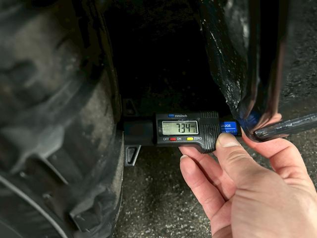 ハイエースバン ロングスーパーＧＬ　ベッドキット　ナビＴＶ　フリップダウンモニター　バックカメラ　ドラレコ　デイトナホイール　ＭＴタイヤ　ローダウン　フロントアンダースポイラー　ＬＥＤヘッドライト　ＥＴＣ　４型　タイミングチェーン駆動（13枚目）