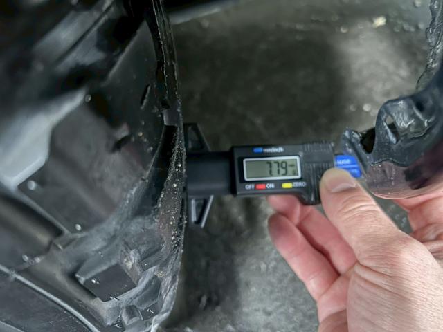 ハイエースバン ロングスーパーＧＬ　ベッドキット　ナビＴＶ　フリップダウンモニター　バックカメラ　ドラレコ　デイトナホイール　ＭＴタイヤ　ローダウン　フロントアンダースポイラー　ＬＥＤヘッドライト　ＥＴＣ　４型　タイミングチェーン駆動（14枚目）