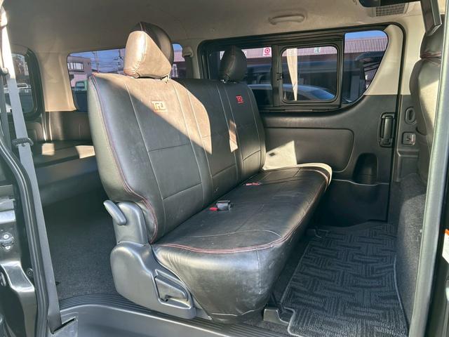 ハイエースバン ロングスーパーＧＬ　ベッドキット　ナビＴＶ　フリップダウンモニター　バックカメラ　ドラレコ　デイトナホイール　ＭＴタイヤ　ローダウン　フロントアンダースポイラー　ＬＥＤヘッドライト　ＥＴＣ　４型　タイミングチェーン駆動（17枚目）