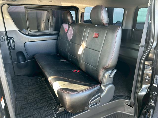 ハイエースバン ロングスーパーＧＬ　ベッドキット　ナビＴＶ　フリップダウンモニター　バックカメラ　ドラレコ　デイトナホイール　ＭＴタイヤ　ローダウン　フロントアンダースポイラー　ＬＥＤヘッドライト　ＥＴＣ　４型　タイミングチェーン駆動（18枚目）