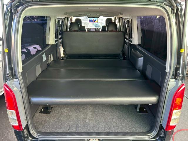 ハイエースバン ロングスーパーＧＬ　ベッドキット　ナビＴＶ　フリップダウンモニター　バックカメラ　ドラレコ　デイトナホイール　ＭＴタイヤ　ローダウン　フロントアンダースポイラー　ＬＥＤヘッドライト　ＥＴＣ　４型　タイミングチェーン駆動（19枚目）