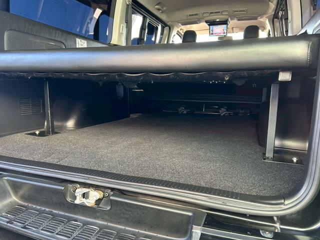 ハイエースバン ロングスーパーＧＬ　ベッドキット　ナビＴＶ　フリップダウンモニター　バックカメラ　ドラレコ　デイトナホイール　ＭＴタイヤ　ローダウン　フロントアンダースポイラー　ＬＥＤヘッドライト　ＥＴＣ　４型　タイミングチェーン駆動（23枚目）