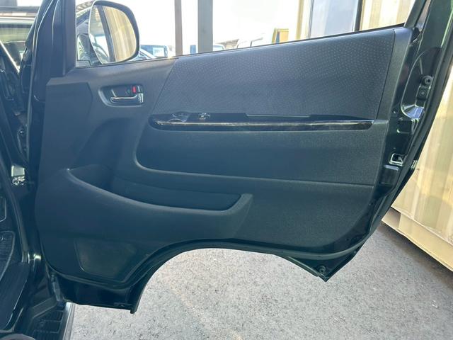 ハイエースバン ロングスーパーＧＬ　ベッドキット　ナビＴＶ　フリップダウンモニター　バックカメラ　ドラレコ　デイトナホイール　ＭＴタイヤ　ローダウン　フロントアンダースポイラー　ＬＥＤヘッドライト　ＥＴＣ　４型　タイミングチェーン駆動（25枚目）