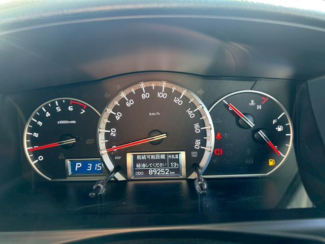 ハイエースバン ロングスーパーＧＬ　ベッドキット　ナビＴＶ　フリップダウンモニター　バックカメラ　ドラレコ　デイトナホイール　ＭＴタイヤ　ローダウン　フロントアンダースポイラー　ＬＥＤヘッドライト　ＥＴＣ　４型　タイミングチェーン駆動（27枚目）