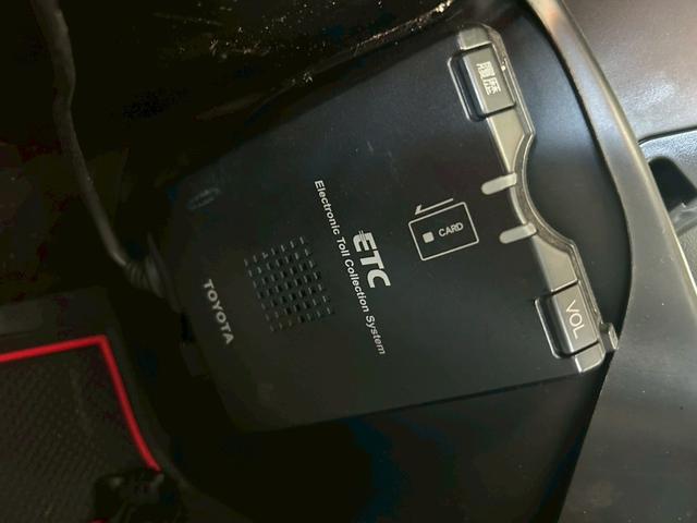 ハイエースバン ロングスーパーＧＬ　ベッドキット　ナビＴＶ　フリップダウンモニター　バックカメラ　ドラレコ　デイトナホイール　ＭＴタイヤ　ローダウン　フロントアンダースポイラー　ＬＥＤヘッドライト　ＥＴＣ　４型　タイミングチェーン駆動（41枚目）