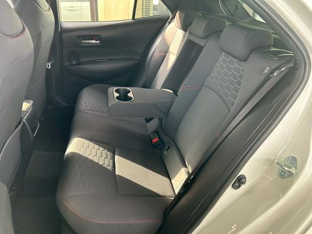 カローラスポーツ ハイブリッドG Z TRDエアロ 衝突軽減ブレーキ 車線逸脱抑制 レーダークルーズコントロール LEDオートハイビーム HUD ナビTV Bluetooth バックカメラ スマートキー ETC ステアリングヒーター(23枚目)