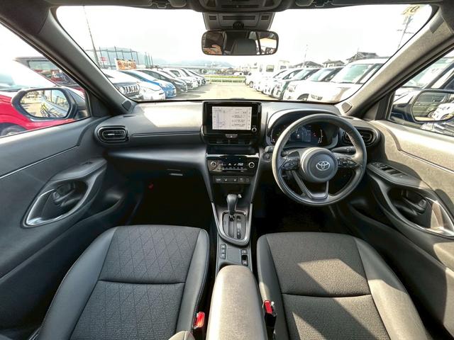 ヤリスクロス ハイブリッドＺ　８インチＤＡ＋ナビ／パノラミックビューモニター／ＢＳＭ／セーフティセンス／シートヒーター／レーダークルーズコントロール／フルセグＴＶ／ＬＥＤヘッドランプ／ステアリングヒーター／パワーシート／ＥＴＣ（2枚目）