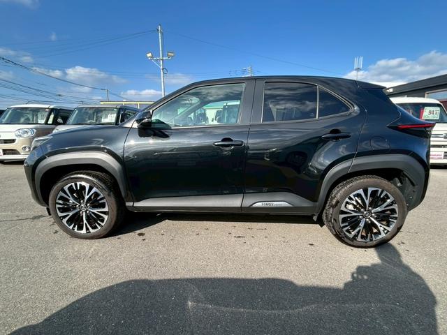 ヤリスクロス ハイブリッドＺ　８インチＤＡ＋ナビ／パノラミックビューモニター／ＢＳＭ／セーフティセンス／シートヒーター／レーダークルーズコントロール／フルセグＴＶ／ＬＥＤヘッドランプ／ステアリングヒーター／パワーシート／ＥＴＣ（3枚目）