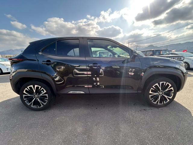 ヤリスクロス ハイブリッドＺ　８インチＤＡ＋ナビ／パノラミックビューモニター／ＢＳＭ／セーフティセンス／シートヒーター／レーダークルーズコントロール／フルセグＴＶ／ＬＥＤヘッドランプ／ステアリングヒーター／パワーシート／ＥＴＣ（8枚目）