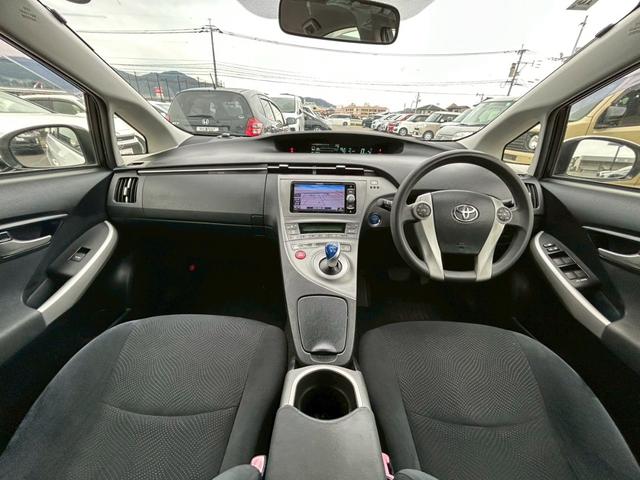 プリウス Ｓ　社外ナビ／バックカメラ／ＥＴＣ／フルセグＴＶ／Ｂｌｕｅｔｏｏｔｈ／ＣＤ・ＤＶＤ／純正１５インチＡＷ／禁煙車（2枚目）