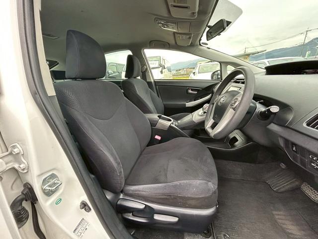 プリウス Ｓ　社外ナビ／バックカメラ／ＥＴＣ／フルセグＴＶ／Ｂｌｕｅｔｏｏｔｈ／ＣＤ・ＤＶＤ／純正１５インチＡＷ／禁煙車（10枚目）