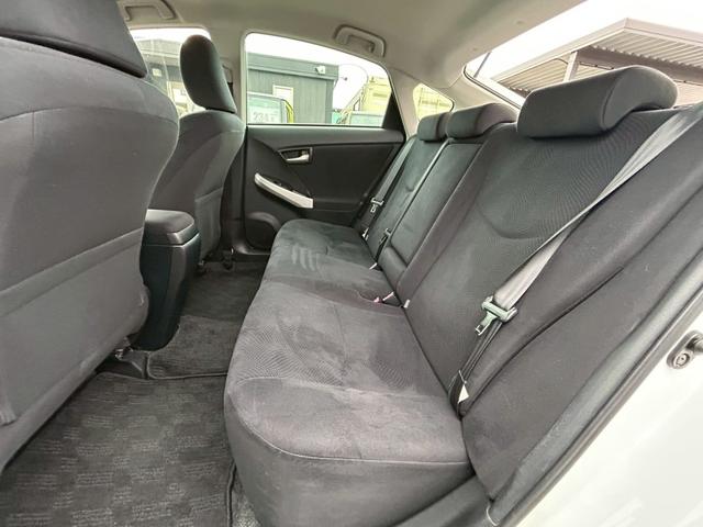 プリウス Ｓ　社外ナビ／バックカメラ／ＥＴＣ／フルセグＴＶ／Ｂｌｕｅｔｏｏｔｈ／ＣＤ・ＤＶＤ／純正１５インチＡＷ／禁煙車（15枚目）