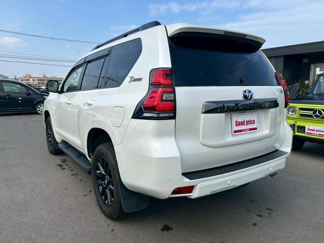 ランドクルーザープラド ＴＸ　Ｌパッケージ　７０ｔｈアニバーサリーリミテッド　ムーンルーフ／７人乗り／純正９インチナビ／全方位モニター／黒ラダータイプルーフレール／ＢＳＭ／ワンオーナー／セーフティセンス／革シート／電動格納シート（３列目）／パワーシート／快適温熱シート（4枚目）