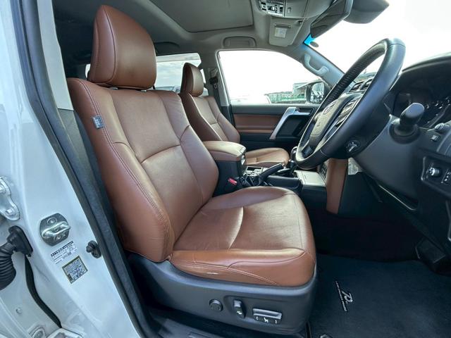 ランドクルーザープラド ＴＸ　Ｌパッケージ　７０ｔｈアニバーサリーリミテッド　ムーンルーフ／７人乗り／純正９インチナビ／全方位モニター／黒ラダータイプルーフレール／ＢＳＭ／ワンオーナー／セーフティセンス／革シート／電動格納シート（３列目）／パワーシート／快適温熱シート（10枚目）