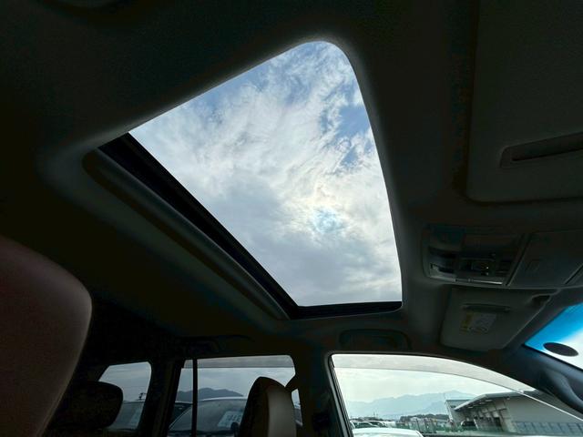 ランドクルーザープラド ＴＸ　Ｌパッケージ　７０ｔｈアニバーサリーリミテッド　ムーンルーフ／７人乗り／純正９インチナビ／全方位モニター／黒ラダータイプルーフレール／ＢＳＭ／ワンオーナー／セーフティセンス／革シート／電動格納シート（３列目）／パワーシート／快適温熱シート（16枚目）