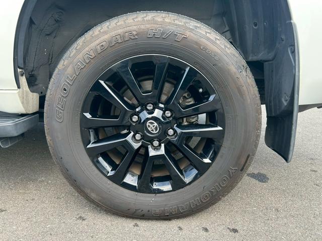 ランドクルーザープラド ＴＸ　Ｌパッケージ　７０ｔｈアニバーサリーリミテッド　ムーンルーフ／７人乗り／純正９インチナビ／全方位モニター／黒ラダータイプルーフレール／ＢＳＭ／ワンオーナー／セーフティセンス／革シート／電動格納シート（３列目）／パワーシート／快適温熱シート（32枚目）