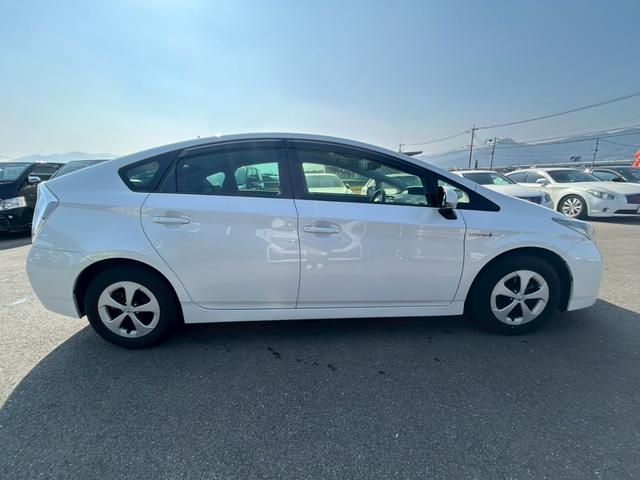 プリウス Ｇ　純正８インチナビ／バックカメラ／ＥＴＣ／フルセグＴＶ／Ｂｌｕｅｔｏｏｔｈ／ＣＤ・ＤＶＤ／パワーシート／純正１５インチＡＷ／クルーズコントロール（7枚目）