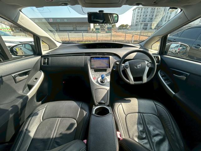 プリウス S 社外9インチナビ/バックモニター/TOYOTA17インチAW/ETC/HIDヘッドライト/オートライト/オートエアコン/スマートキー/エンジンスタートボタン(2枚目)
