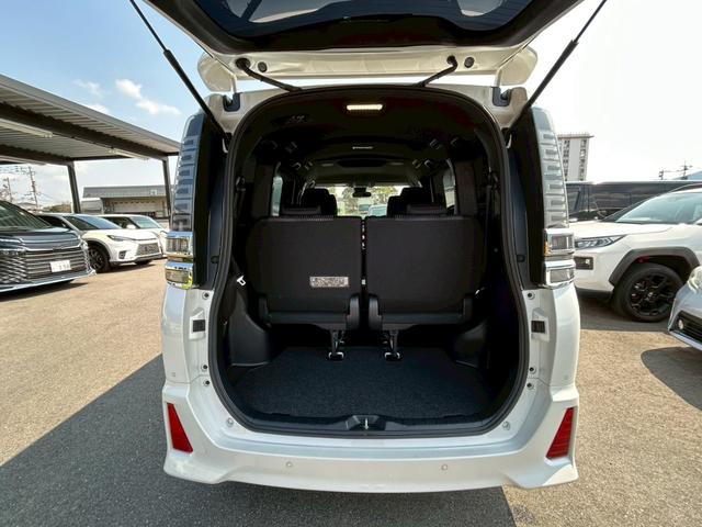 ヴォクシー ＺＳ　煌ＩＩ　モデリスタエアロ／８インチナビ／両側パワスラ／セーフティセンス／バックカメラ／クルーズコントロール／ＬＥＤヘッドランプ／フルセグＴＶ／ＥＴＣ（13枚目）