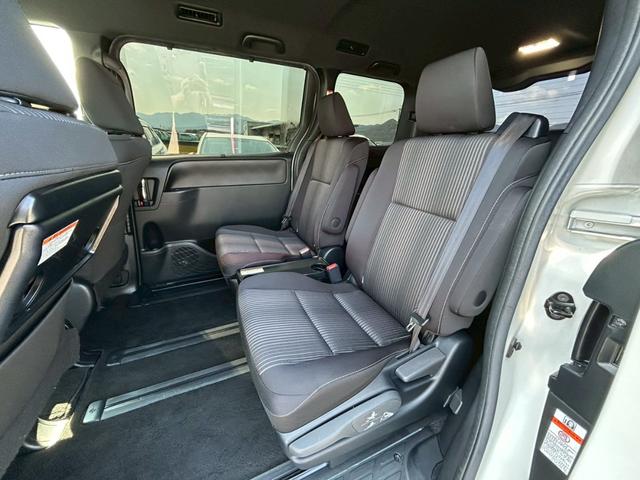 ヴォクシー ＺＳ　煌ＩＩ　モデリスタエアロ／８インチナビ／両側パワスラ／セーフティセンス／バックカメラ／クルーズコントロール／ＬＥＤヘッドランプ／フルセグＴＶ／ＥＴＣ（17枚目）