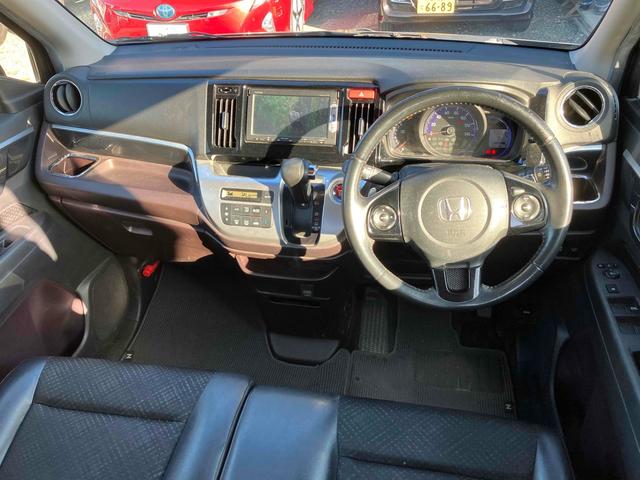 Ｎ－ＷＧＮカスタム Ｇ・ターボパッケージ　バックカメラ　ナビ　ＴＶ　オートクルーズコントロール　衝突被害軽減システム　ＨＩＤ　スマートキー　アイドリングストップ　電動格納ミラー　ベンチシート　ＣＶＴ　盗難防止システム　ＡＢＳ　ＥＳＣ　ＣＤ（2枚目）