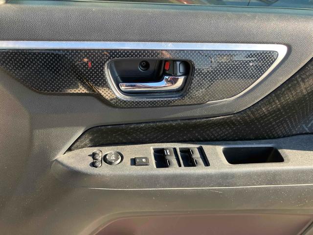 Ｎ－ＷＧＮカスタム Ｇ・ターボパッケージ　バックカメラ　ナビ　ＴＶ　オートクルーズコントロール　衝突被害軽減システム　ＨＩＤ　スマートキー　アイドリングストップ　電動格納ミラー　ベンチシート　ＣＶＴ　盗難防止システム　ＡＢＳ　ＥＳＣ　ＣＤ（9枚目）