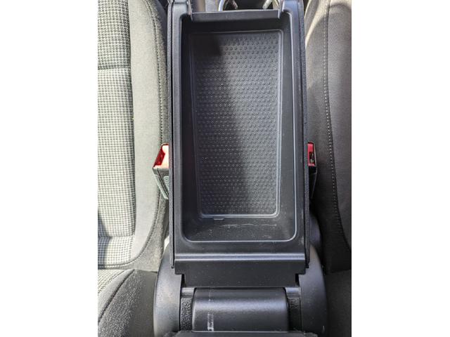 ザ・ビートル デザイン　ドライブレコーダー　バックカメラ　ナビ　ＴＶ　ＣＶＴ　キーレスエントリー　アルミホイール　ＣＤ　ＵＳＢ　ミュージックプレイヤー接続可　エアコン　パワーステアリング　パワーウィンドウ（17枚目）