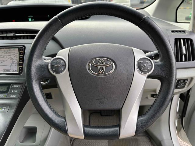 プリウス Ｓツーリングセレクション　ＥＴＣ　クリアランスソナー　バックカメラ　ナビ　ＴＶ　アルミホイール　ヘッドライトウォッシャー　ＣＶＴ　スマートキー　電動格納ミラー　ＣＤ　ＤＶＤ再生　ミュージックプレイヤー接続可　Ｂｌｕｅｔｏｏｔｈ（4枚目）