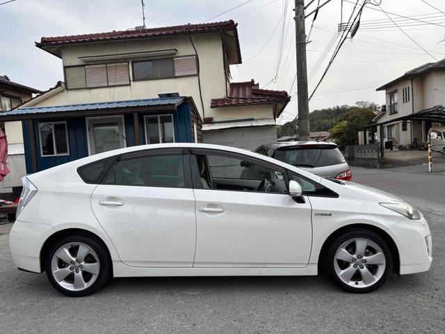 プリウス Ｓツーリングセレクション　ＥＴＣ　クリアランスソナー　バックカメラ　ナビ　ＴＶ　アルミホイール　ヘッドライトウォッシャー　ＣＶＴ　スマートキー　電動格納ミラー　ＣＤ　ＤＶＤ再生　ミュージックプレイヤー接続可　Ｂｌｕｅｔｏｏｔｈ（15枚目）