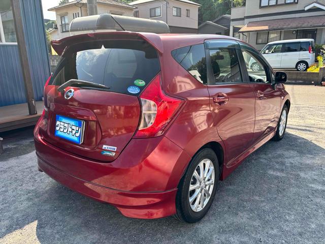 ノート Ｘ　ＤＩＧ－Ｓ　ＥＴＣ　ＴＶ　アルミホイール　スマートキー　アイドリングストップ　電動格納ミラー　ＣＶＴ　盗難防止システム　衝突安全ボディ　ＡＢＳ　ミュージックプレイヤー接続可　エアコン　パワーステアリング（5枚目）