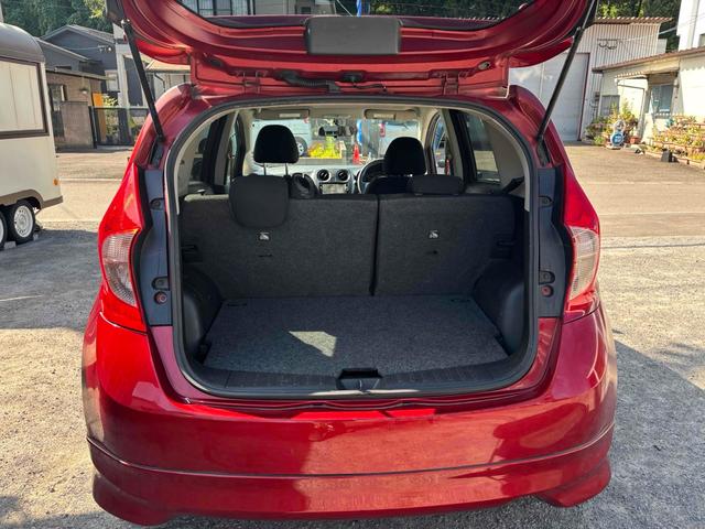 ノート Ｘ　ＤＩＧ－Ｓ　ＥＴＣ　ＴＶ　アルミホイール　スマートキー　アイドリングストップ　電動格納ミラー　ＣＶＴ　盗難防止システム　衝突安全ボディ　ＡＢＳ　ミュージックプレイヤー接続可　エアコン　パワーステアリング（8枚目）