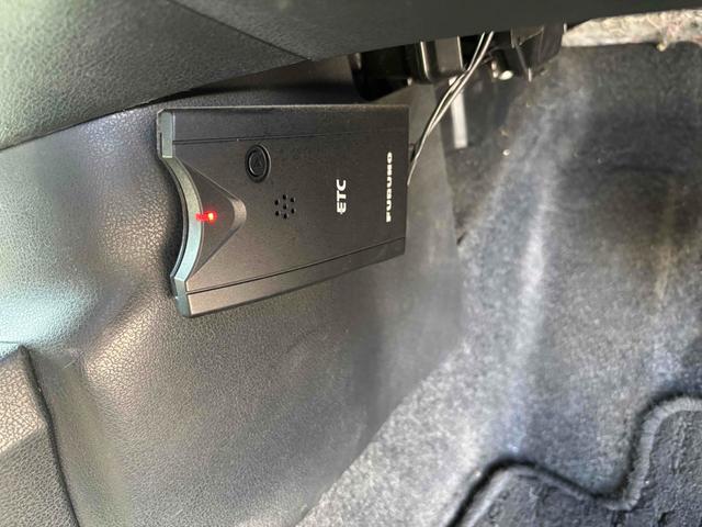ノート Ｘ　ＤＩＧ－Ｓ　ＥＴＣ　ＴＶ　アルミホイール　スマートキー　アイドリングストップ　電動格納ミラー　ＣＶＴ　盗難防止システム　衝突安全ボディ　ＡＢＳ　ミュージックプレイヤー接続可　エアコン　パワーステアリング（12枚目）