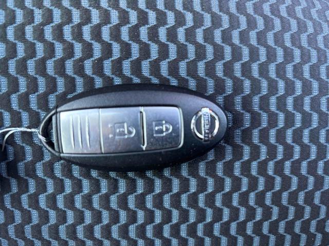 ノート Ｘ　ＤＩＧ－Ｓ　ＥＴＣ　ＴＶ　アルミホイール　スマートキー　アイドリングストップ　電動格納ミラー　ＣＶＴ　盗難防止システム　衝突安全ボディ　ＡＢＳ　ミュージックプレイヤー接続可　エアコン　パワーステアリング（14枚目）