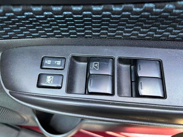 ノート Ｘ　ＤＩＧ－Ｓ　ＥＴＣ　ＴＶ　アルミホイール　スマートキー　アイドリングストップ　電動格納ミラー　ＣＶＴ　盗難防止システム　衝突安全ボディ　ＡＢＳ　ミュージックプレイヤー接続可　エアコン　パワーステアリング（15枚目）