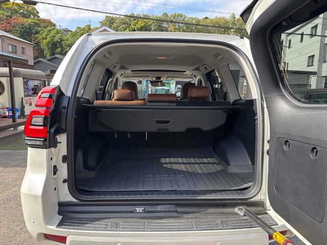 ランドクルーザープラド ＴＸ　Ｌパッケージ　７０ｔｈアニバーサリーリミテッド　４ＷＤ　ドライブレコーダー　ＥＴＣ　バックカメラ　クリアランスソナー　オートクルーズコントロール　パワーシート　衝突被害軽減システム　サンルーフ　ＴＶ　オートマチックハイビーム　ＬＥＤヘッドランプ（8枚目）