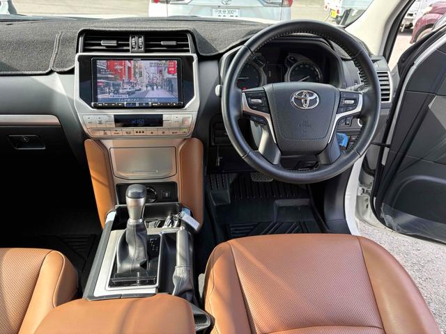 ランドクルーザープラド ＴＸ　Ｌパッケージ　７０ｔｈアニバーサリーリミテッド　４ＷＤ　ドライブレコーダー　ＥＴＣ　バックカメラ　クリアランスソナー　オートクルーズコントロール　パワーシート　衝突被害軽減システム　サンルーフ　ＴＶ　オートマチックハイビーム　ＬＥＤヘッドランプ（9枚目）