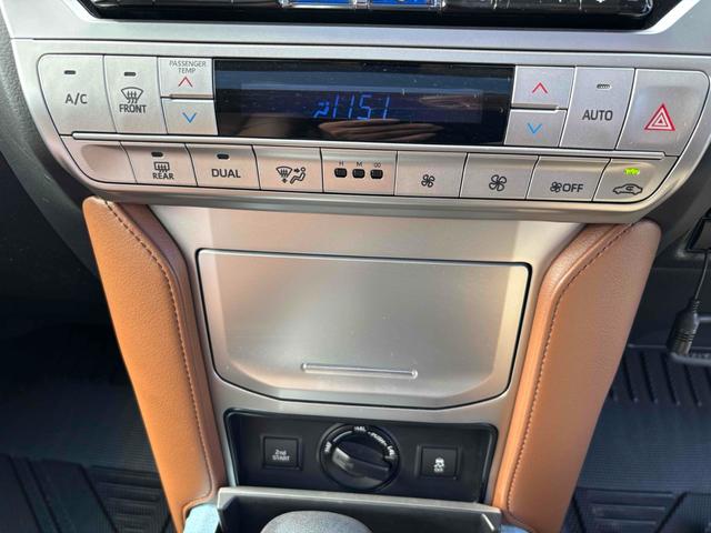 ランドクルーザープラド ＴＸ　Ｌパッケージ　７０ｔｈアニバーサリーリミテッド　４ＷＤ　ドライブレコーダー　ＥＴＣ　バックカメラ　クリアランスソナー　オートクルーズコントロール　パワーシート　衝突被害軽減システム　サンルーフ　ＴＶ　オートマチックハイビーム　ＬＥＤヘッドランプ（19枚目）