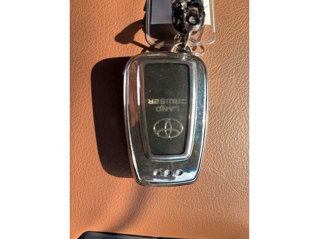 ランドクルーザープラド ＴＸ　Ｌパッケージ　７０ｔｈアニバーサリーリミテッド　４ＷＤ　ドライブレコーダー　ＥＴＣ　バックカメラ　クリアランスソナー　オートクルーズコントロール　パワーシート　衝突被害軽減システム　サンルーフ　ＴＶ　オートマチックハイビーム　ＬＥＤヘッドランプ（21枚目）