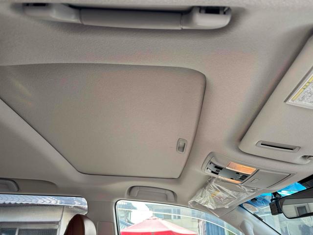 ランドクルーザープラド ＴＸ　Ｌパッケージ　７０ｔｈアニバーサリーリミテッド　４ＷＤ　ドライブレコーダー　ＥＴＣ　バックカメラ　クリアランスソナー　オートクルーズコントロール　パワーシート　衝突被害軽減システム　サンルーフ　ＴＶ　オートマチックハイビーム　ＬＥＤヘッドランプ（24枚目）