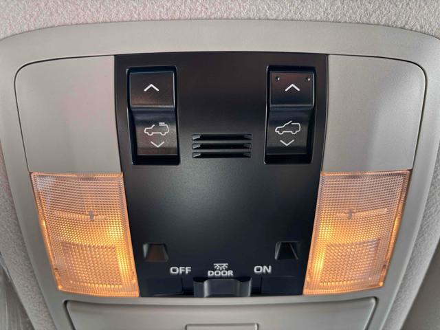 ランドクルーザープラド ＴＸ　Ｌパッケージ　７０ｔｈアニバーサリーリミテッド　４ＷＤ　ドライブレコーダー　ＥＴＣ　バックカメラ　クリアランスソナー　オートクルーズコントロール　パワーシート　衝突被害軽減システム　サンルーフ　ＴＶ　オートマチックハイビーム　ＬＥＤヘッドランプ（26枚目）