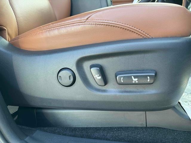 ランドクルーザープラド ＴＸ　Ｌパッケージ　７０ｔｈアニバーサリーリミテッド　４ＷＤ　ドライブレコーダー　ＥＴＣ　バックカメラ　クリアランスソナー　オートクルーズコントロール　パワーシート　衝突被害軽減システム　サンルーフ　ＴＶ　オートマチックハイビーム　ＬＥＤヘッドランプ（27枚目）