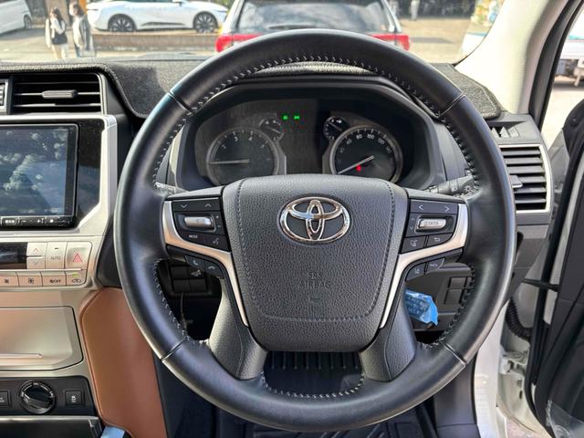 ランドクルーザープラド ＴＸ　Ｌパッケージ　７０ｔｈアニバーサリーリミテッド　４ＷＤ　ドライブレコーダー　ＥＴＣ　バックカメラ　クリアランスソナー　オートクルーズコントロール　パワーシート　衝突被害軽減システム　サンルーフ　ＴＶ　オートマチックハイビーム　ＬＥＤヘッドランプ（28枚目）