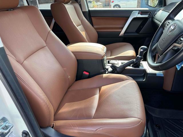 ランドクルーザープラド ＴＸ　Ｌパッケージ　７０ｔｈアニバーサリーリミテッド　４ＷＤ　ドライブレコーダー　ＥＴＣ　バックカメラ　クリアランスソナー　オートクルーズコントロール　パワーシート　衝突被害軽減システム　サンルーフ　ＴＶ　オートマチックハイビーム　ＬＥＤヘッドランプ（29枚目）