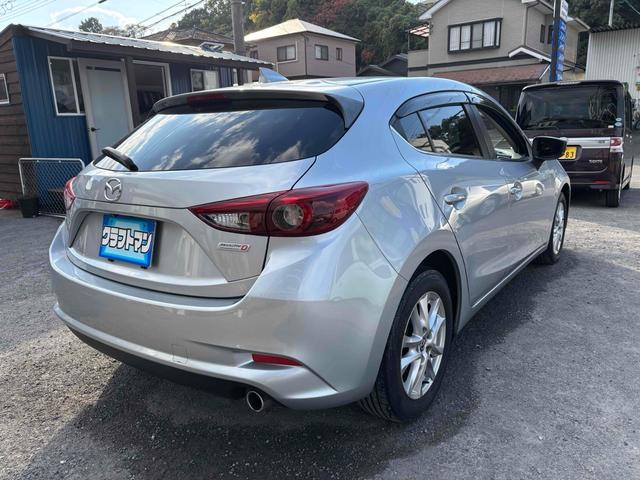 バックカメラ装備。駐車が苦手な方には欠かせません。