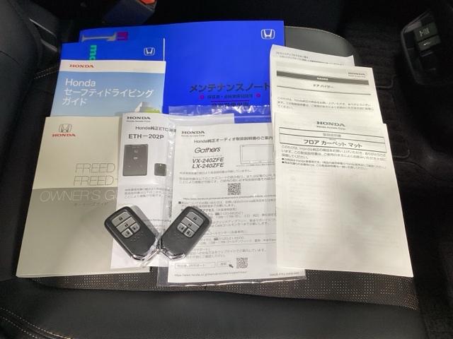フリード＋ クロスター　ディスプレイオーディオ　リヤカメラ　サイドカーテンエアバック　Ｒカメラ　ＶＳＡ　シートヒーター　衝突被害軽減ブレーキ　ＬＥＤライト　エアコン　スマートキー　ＵＳＢ　両側パワースライドドア　ＥＴＣ（18枚目）