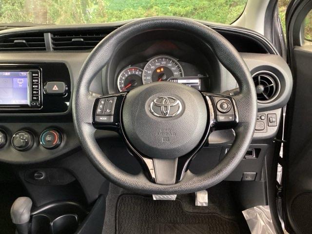 ヴィッツ Ｆ　ナビ　リアカメラ　スマートキー　セキュリティ　アイドリングストップ車　パワーウィンドウ　エアバック　Ｗエアバック　エアコン　キーレスキー　パワステ　ワンセグＴＶ　ＡＢＳ　バックカメラ（17枚目）